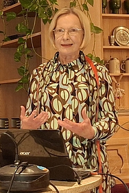 Prof. Dr. Helga Schneider (M.) referierte zu Digitalisierung an Schulen und Kindertagesstätten